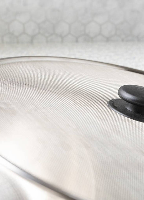 Stainless steel mesh splatter guard for reducing stovetop oil splatter