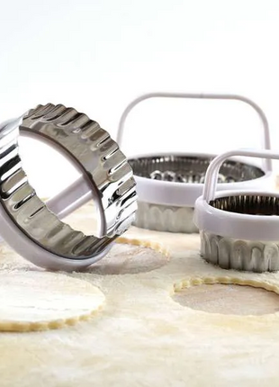 SCALLOP BISCUIT / COOKIE CUTTER, SET OF 3