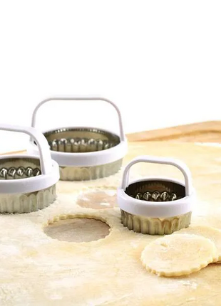 SCALLOP BISCUIT / COOKIE CUTTER, SET OF 3