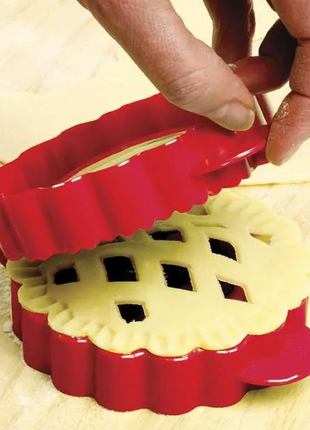LATTICE/SOLID MINI PIE MOLD, RED