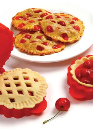 LATTICE/SOLID MINI PIE MOLD, RED