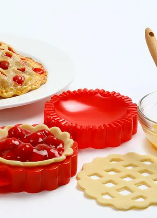 LATTICE/SOLID MINI PIE MOLD, RED