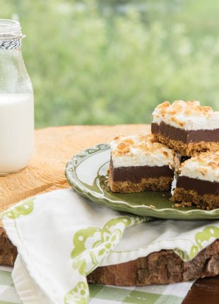 Naturals® 9" Square Cake Pan with Lid