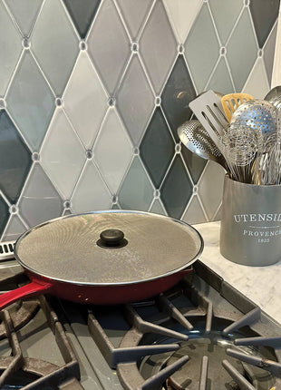 Close view of stainless steel mesh splatter screen for frying